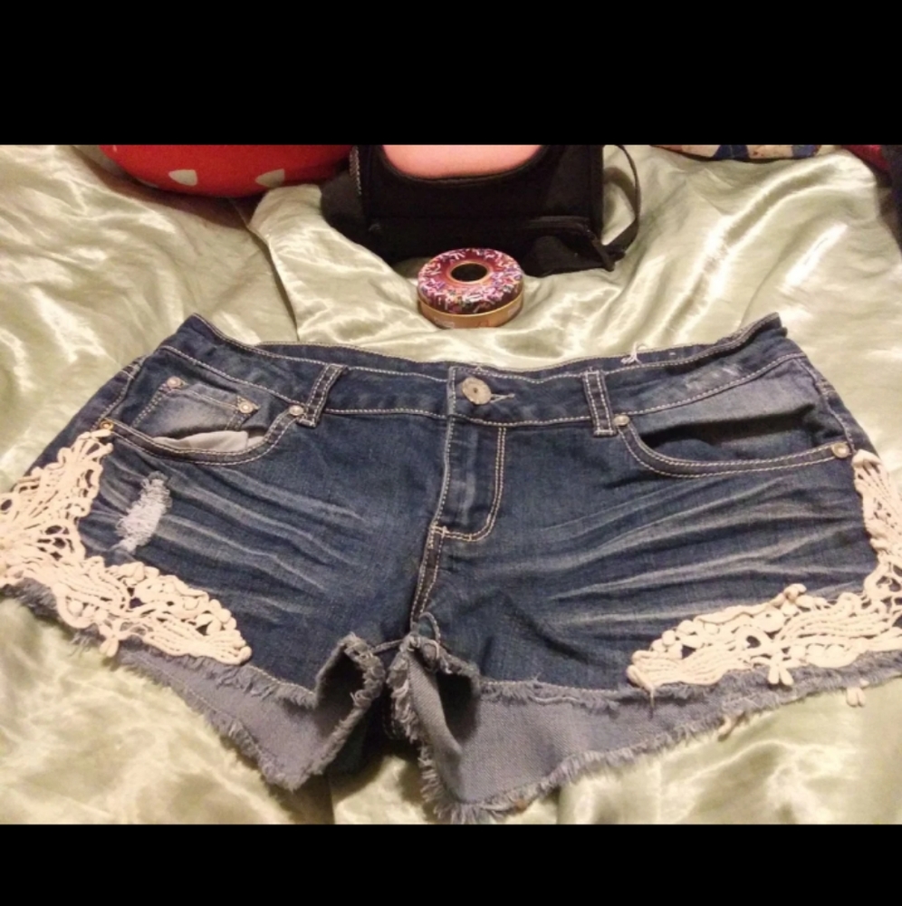 Almost Famous Lace Trim Shorts 11